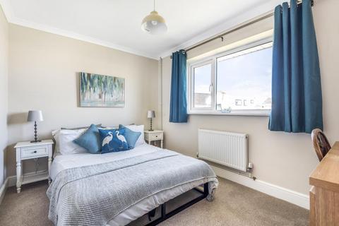 12 Larksfield Close, Carterton, OX18 3SY