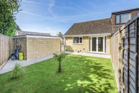 12 Larksfield Close, Carterton, OX18 3SY