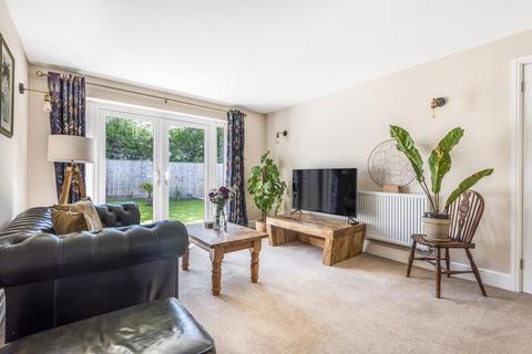 12 Larksfield Close, Carterton, OX18 3SY