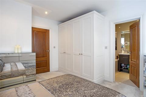 6 Connaught Square, Winchester, SO22 5QQ