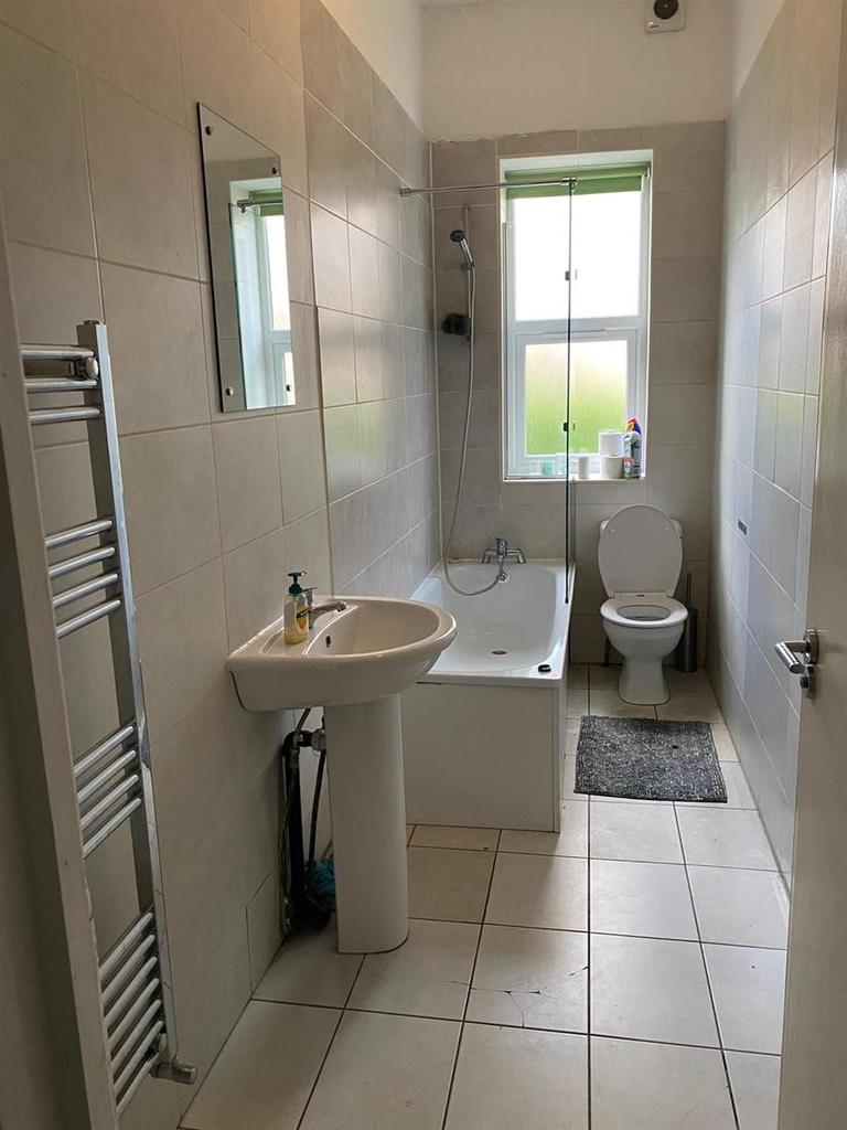 Wilton Gardens, WestonSuperMare 1 bed in a house share £415 pcm (£