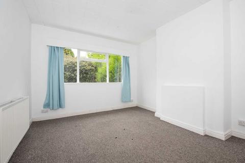 2 bedroom flat to rent, Mountside Crescent, Manchester