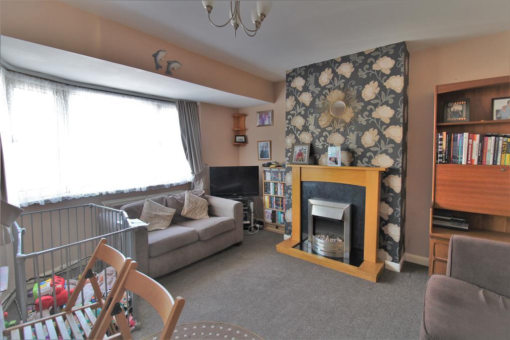 Castleton Avenue, Barnehurst, DA7 6QT 2 bed £240,000