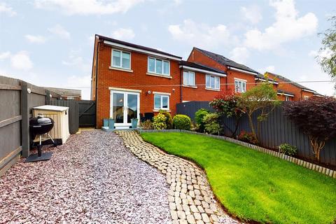 27 Gifford Way, Darwen, BB3 3BF