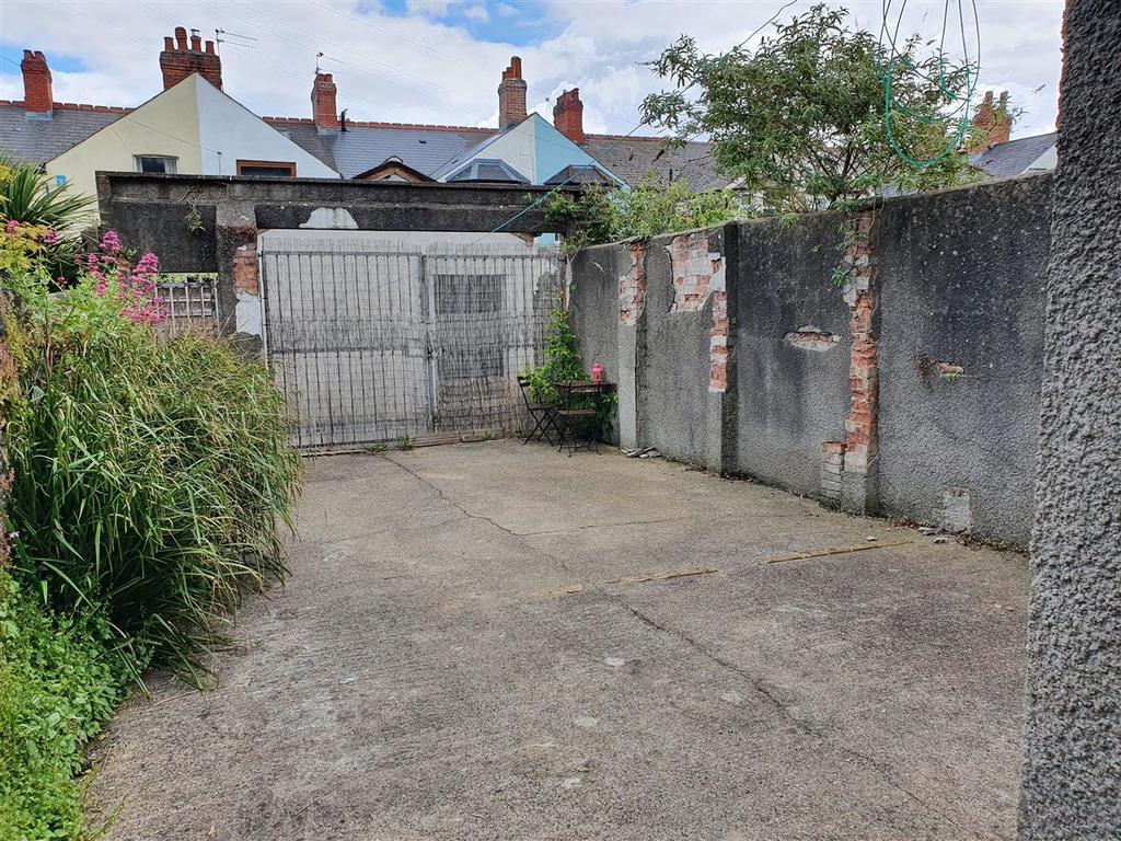 Connaught Road, Cardiff 1 bed apartment £550 pcm (£127 pw)