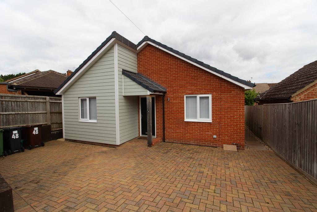 Blenheim Close, Didcot 2 bed detached bungalow £1,195 pcm (£276 pw)