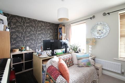7 Larch Close, Nuneaton, CV10 9FE