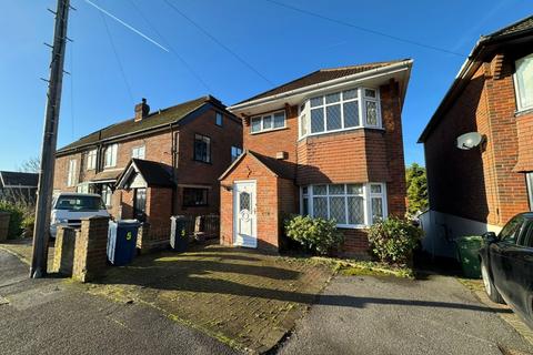 6 bedroom detached house to rent, Hampden Road, Hp13