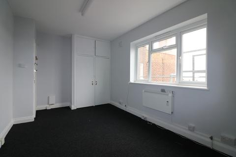 Office to rent - London Road, Leigh-on-Sea
