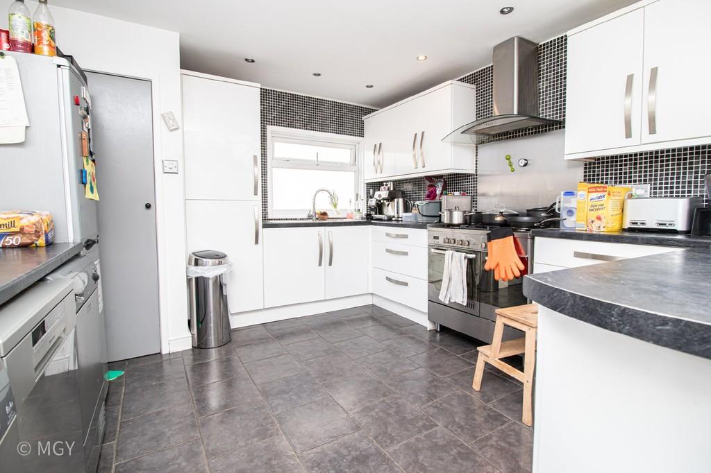 Richs Road, Birchgrove, Cardiff 3 bed semidetached house £1,300 pcm