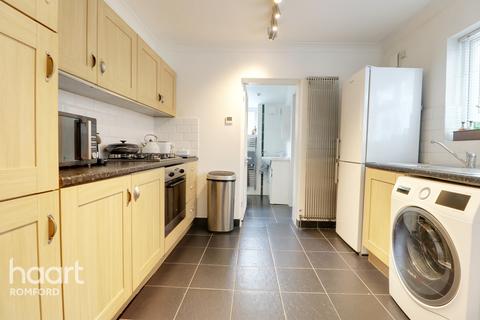 94 Como Street, Romford, RM7 7DT