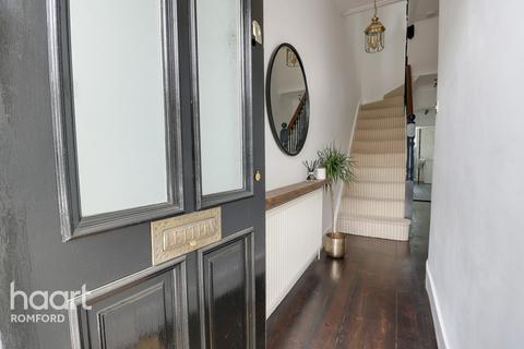 94 Como Street, Romford, RM7 7DT