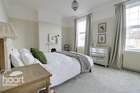 94 Como Street, Romford, RM7 7DT