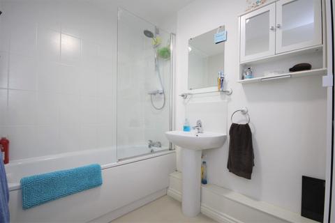 Flat 4, 14 Firecracker Drive, Locks Heath, Southampton, SO31 6BU