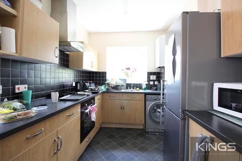 4 bedroom semi-detached house to rent, Blenheim Gardens, Southampton