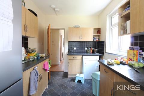 4 bedroom semi-detached house to rent, Blenheim Gardens, Southampton