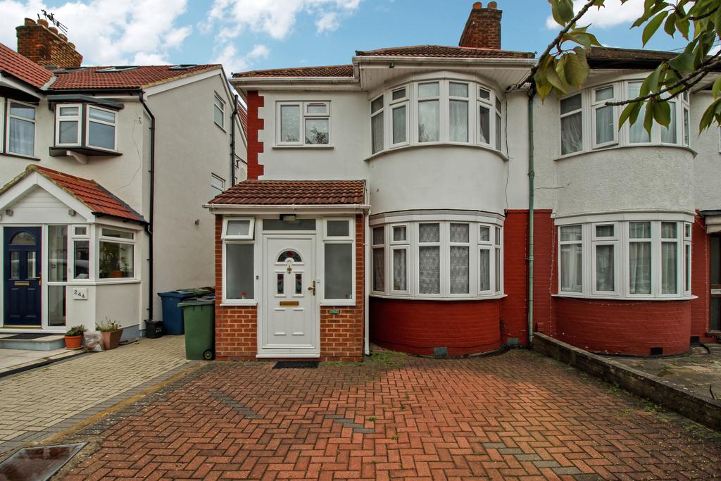 Kenmore Avenue, Harrow, HA3 5 bed semidetached house £2,600 pcm (£600 pw) Kenmore Avenue, Harrow, HA3 5 bed semidetached house £2,600 pcm (£600 pw)