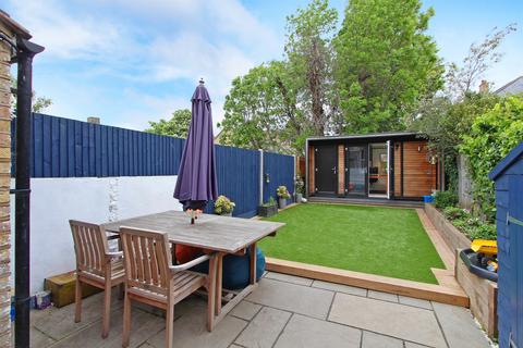 36 Belgrade Road, Hampton, TW12 2AZ