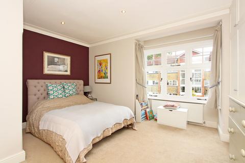 36 Belgrade Road, Hampton, TW12 2AZ