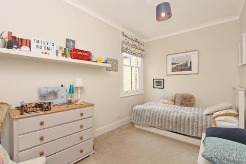36 Belgrade Road, Hampton, TW12 2AZ