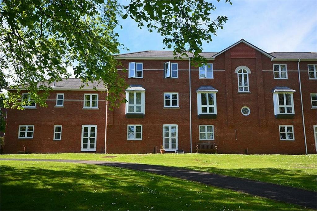 Addington Court 2 bed apartment - £1,396 pcm (£322 pw)