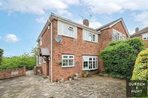 28 Pettits Close, Romford, RM1 4EB