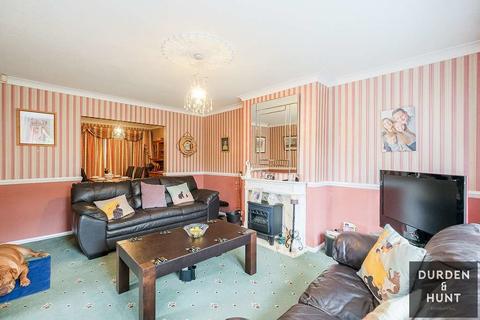 28 Pettits Close, Romford, RM1 4EB