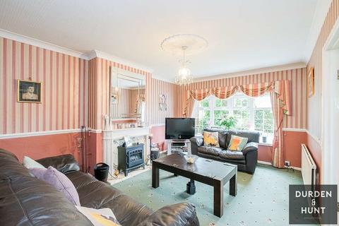 28 Pettits Close, Romford, RM1 4EB