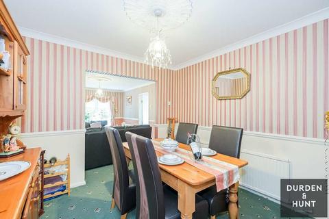 28 Pettits Close, Romford, RM1 4EB