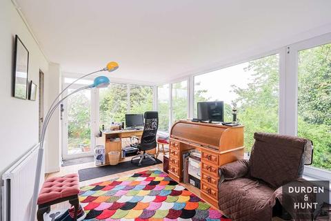 28 Pettits Close, Romford, RM1 4EB