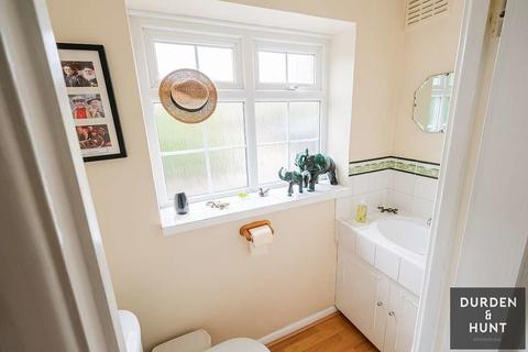 28 Pettits Close, Romford, RM1 4EB