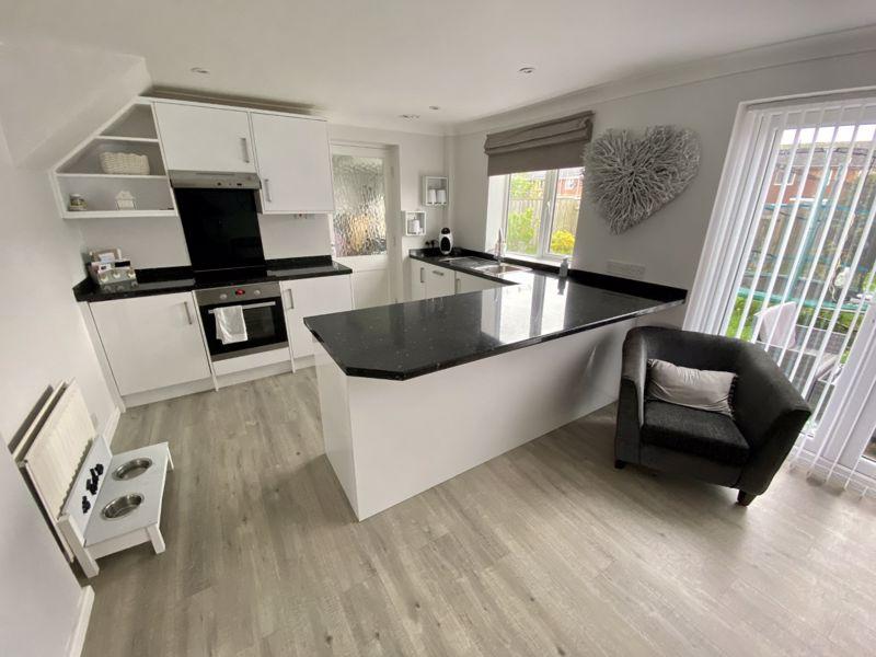 Wetherall Avenue, Yarm, TS15 9TP 3 bed semidetached house £800 pcm