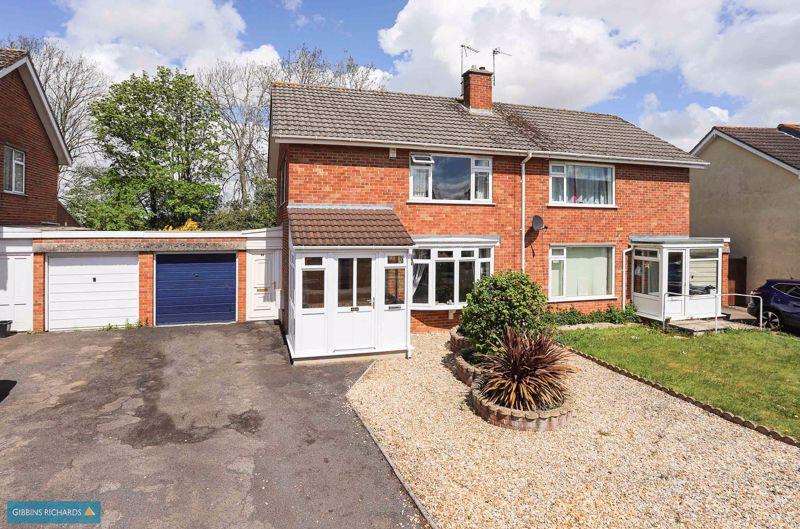 Deane Drive, Taunton 3 bed semidetached house £280,000