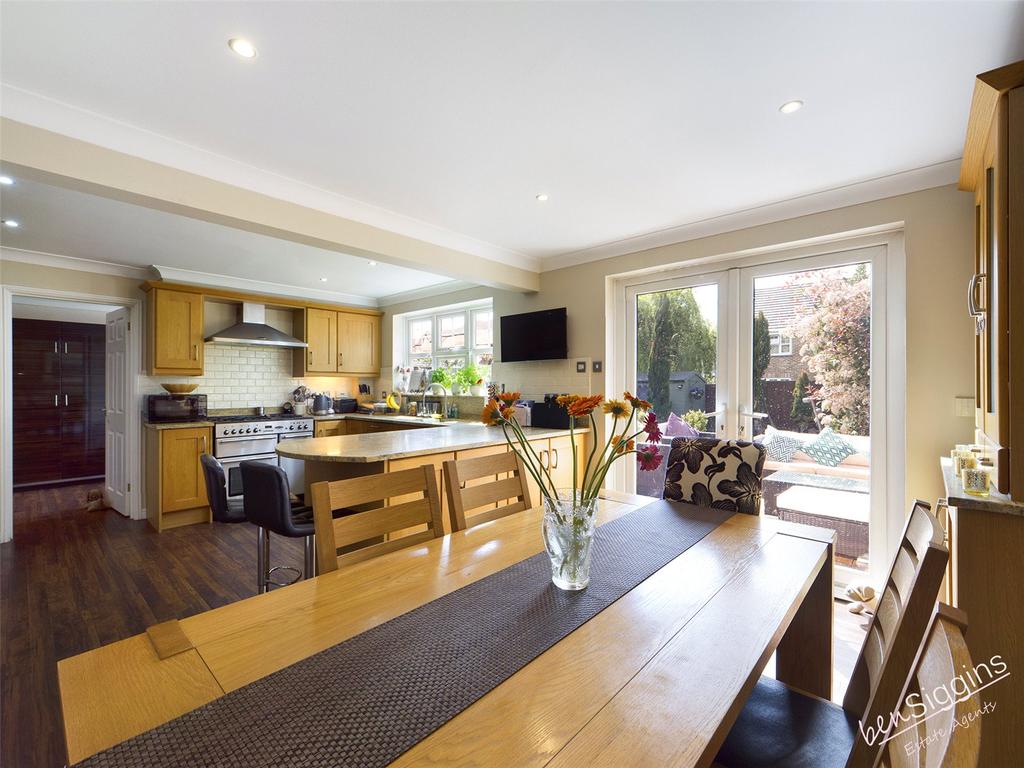 Phoenix Drive, Wateringbury, Maidstone, Kent, ME18 4 bed detached house