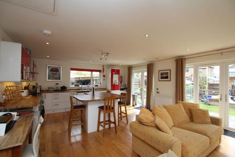 30 St. Andrew Drive, Castle Douglas, DG7 1EW