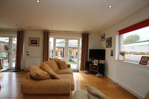 30 St. Andrew Drive, Castle Douglas, DG7 1EW