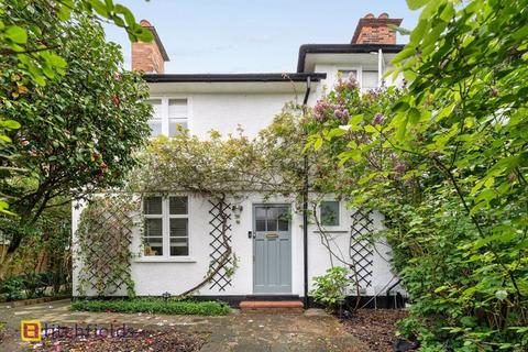 135 Willifield Way, London, NW11 6XY