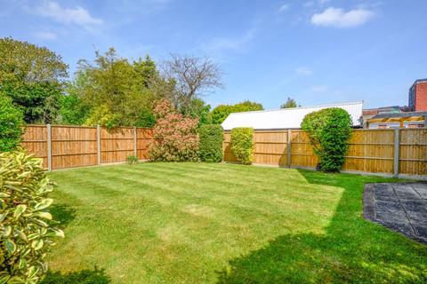 4 bedroom detached house to rent, Green Lane, Hersham