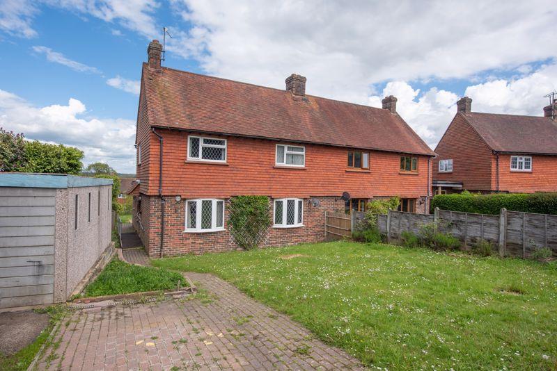Selby Rise, Uckfield 3 bed semidetached house £350,000