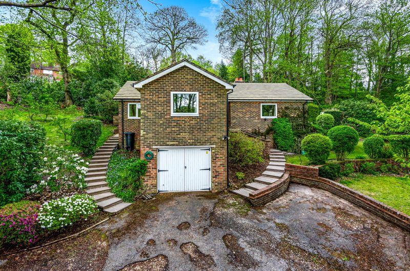 Moot Place, The Avenue, Haslemere 3 bed detached house £825,000