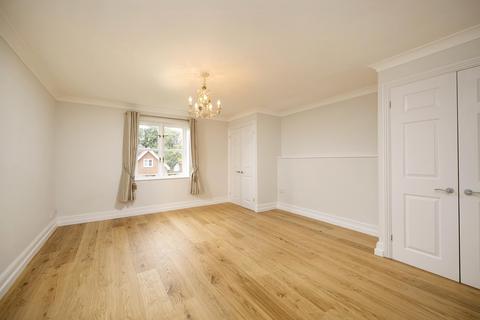 2 bedroom apartment to rent, Kenton Court, Clevedon Road, Twickenham, TW1