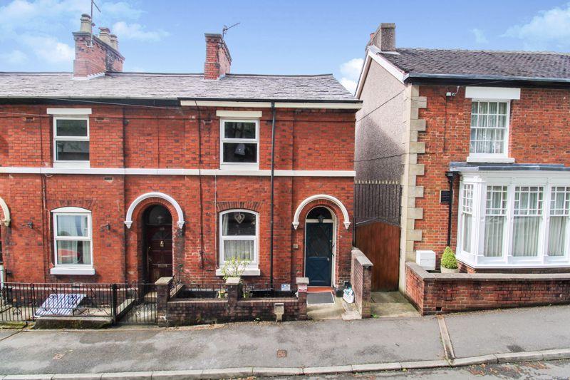 Queen Street, Leek, ST13 2 bed terraced house £145,000