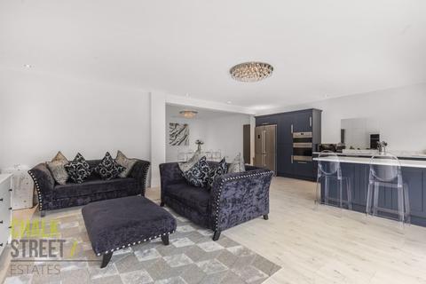 176 Carlton Road, Gidea Park, Romford, RM2 5BE
