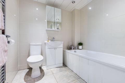 Flat 2/3a, 10 Niddrie Square, Glasgow, G42 8QE