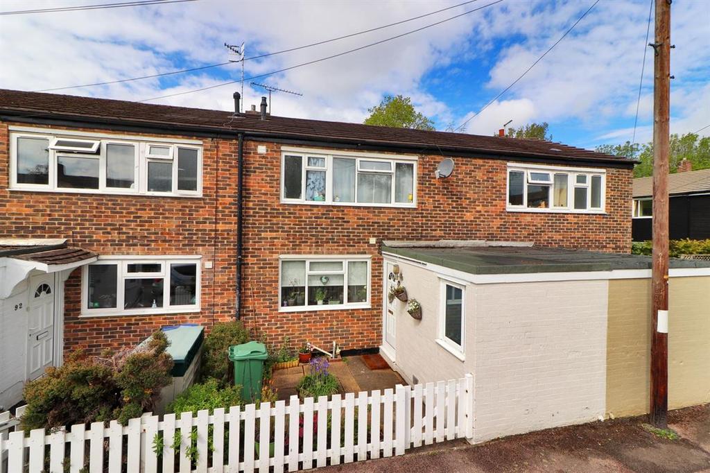 Cedar Drive, Edenbridge 2 bed terraced house £285,000