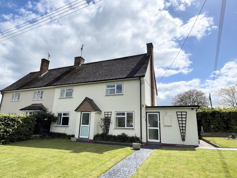 Hands Orchard, Great Comberton 3 bed semidetached house £300,000