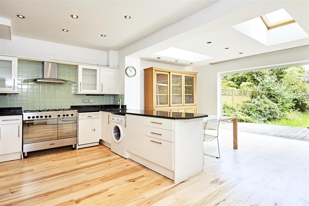 Dordrecht Road, London, W3 5 bed terraced house £3,250 pcm (£750 pw)