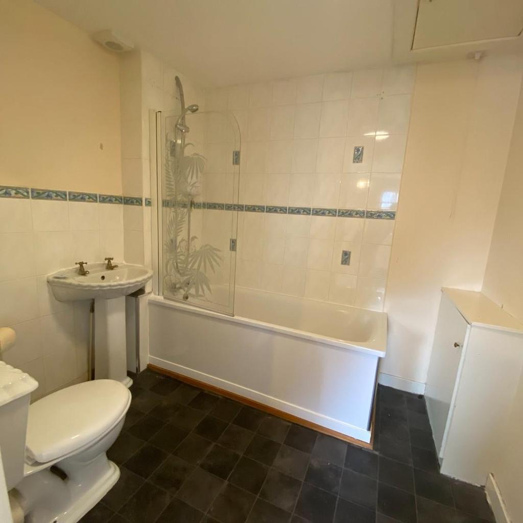 Glenalmond, Whitburn, Bathgate Studio £40,000