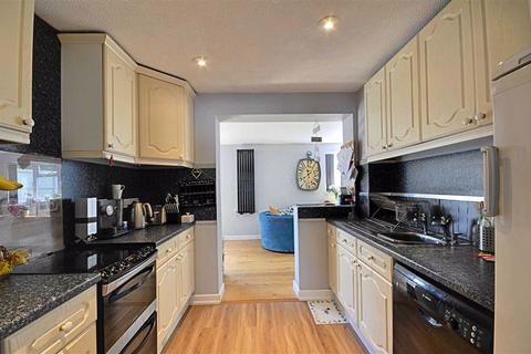 9 Bramhope Close, Worcester, WR4 0BG