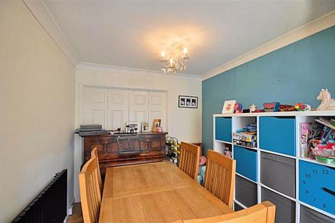 9 Bramhope Close, Worcester, WR4 0BG